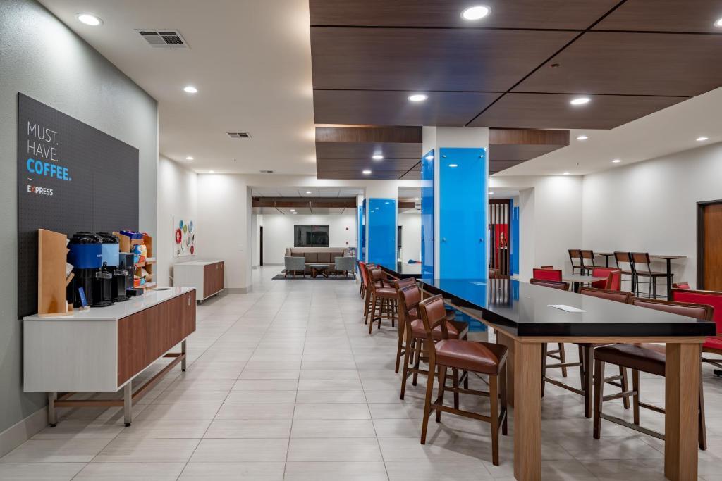 Holiday Inn Express & Suites N Waco Area - West By Ihg Exterior foto